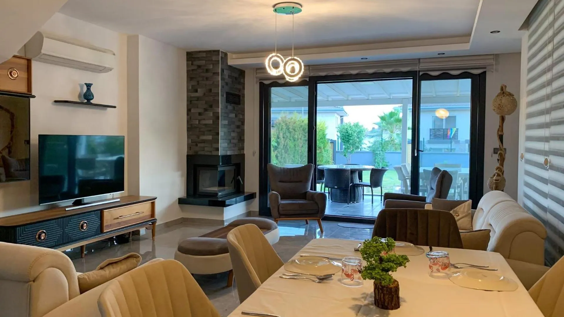 Oezel Havuzlu Luex Villa Kusadası 0*,
