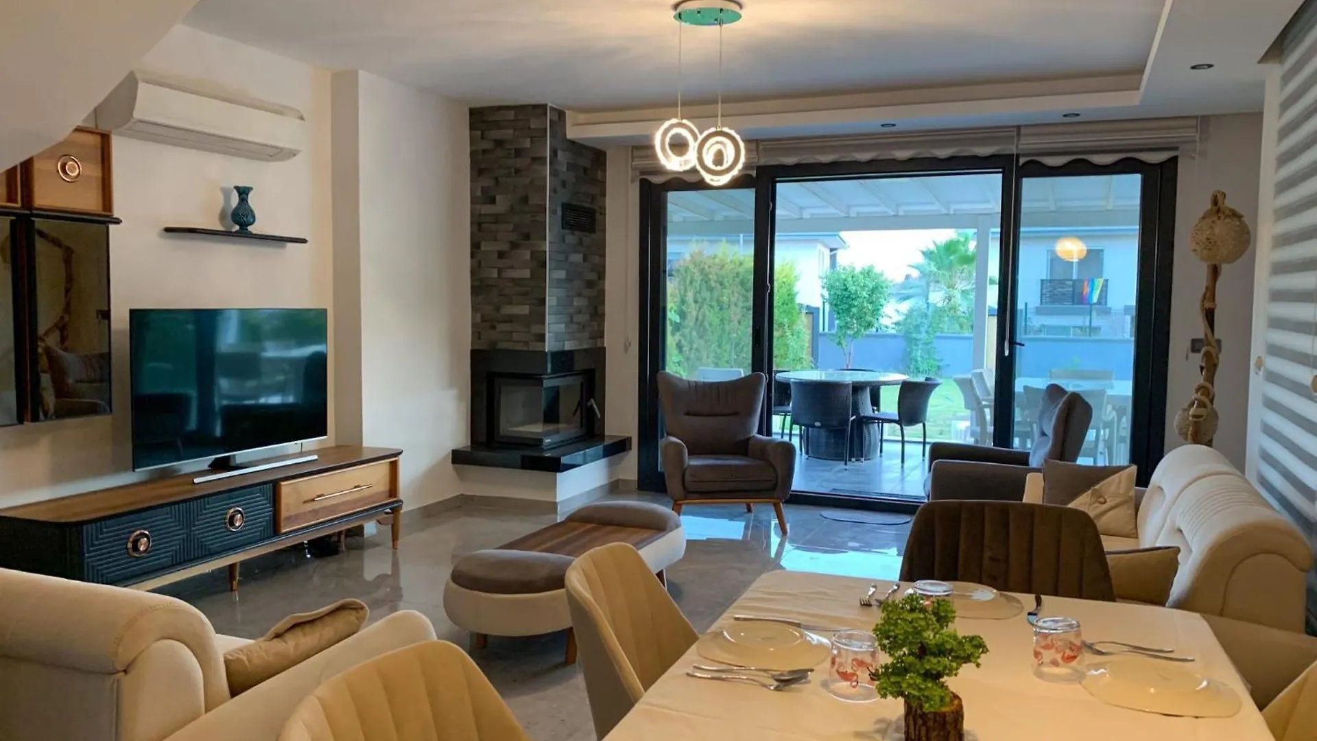 Oezel Havuzlu Luex Villa Kusadası Turecko