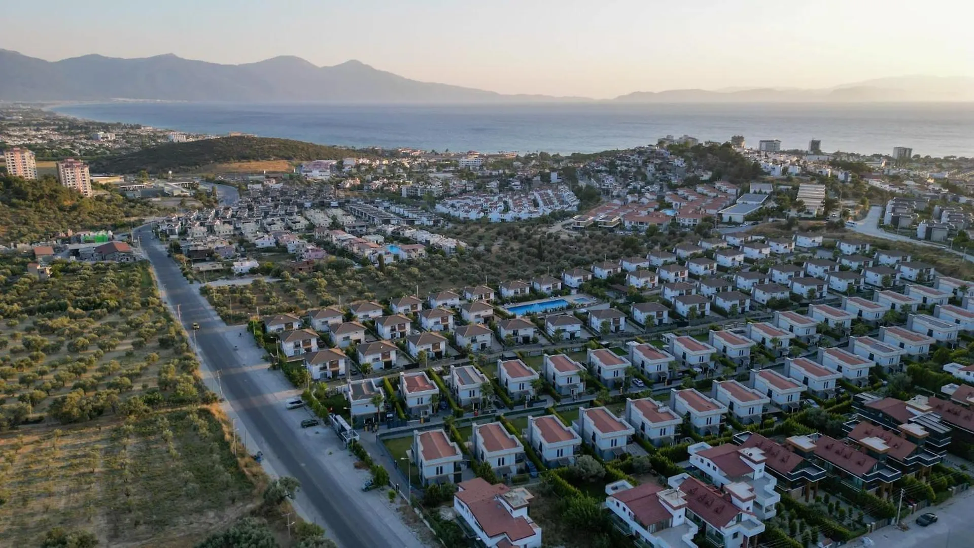 Oezel Havuzlu Luex Villa Kusadası