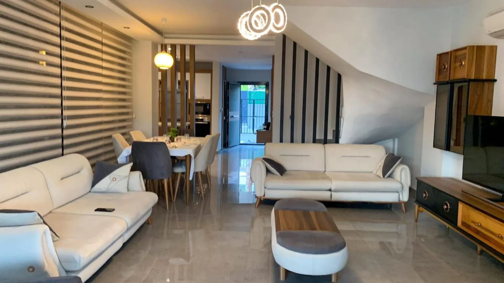 Oezel Havuzlu Luex Villa Kusadası