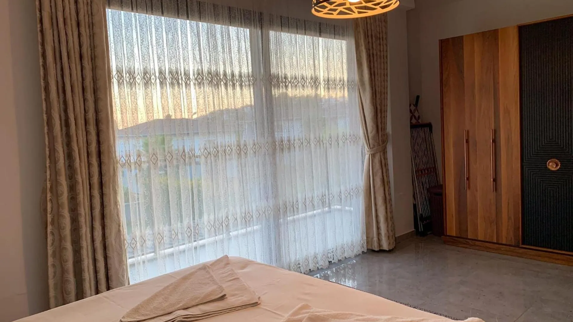Oezel Havuzlu Luex Villa Kusadasi